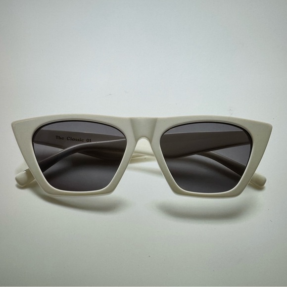 Past Midnight brand , The Classic -White Sunglasses - Picture 3 of 6